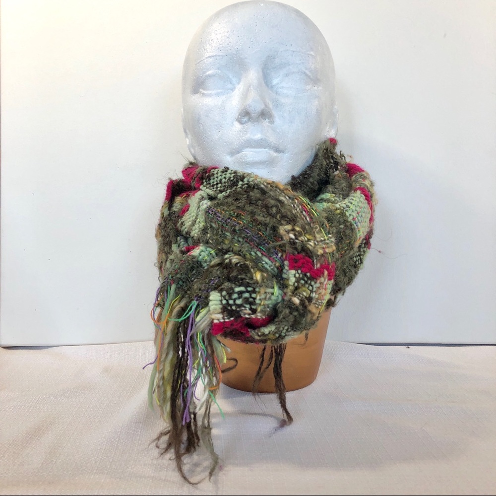 Tweed scarf in khaki/fuchsia